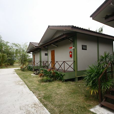 Long Lake Resort Чонбури Екстериор снимка